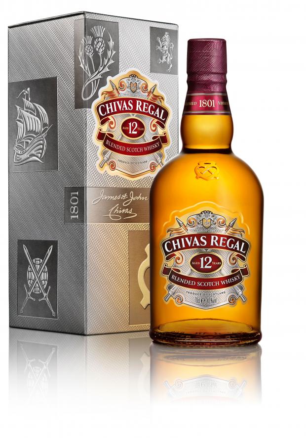 Chivas regal 0.7. Чивас Ригал. Чивас Ригал 12. Шотландский виски Чивас. Вискарь Чивас Ригал.